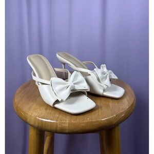 White Faux Leather Stiletto Kitten Heel Sandal Size 6.5 Bow Detail Open Toe Glam